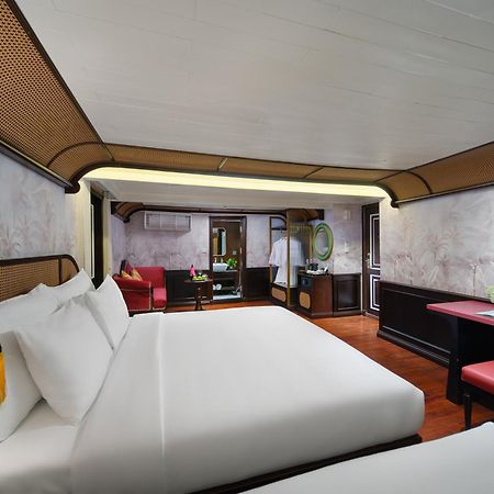 Signature Royal Halong Cruise Ha Long Bagian luar foto