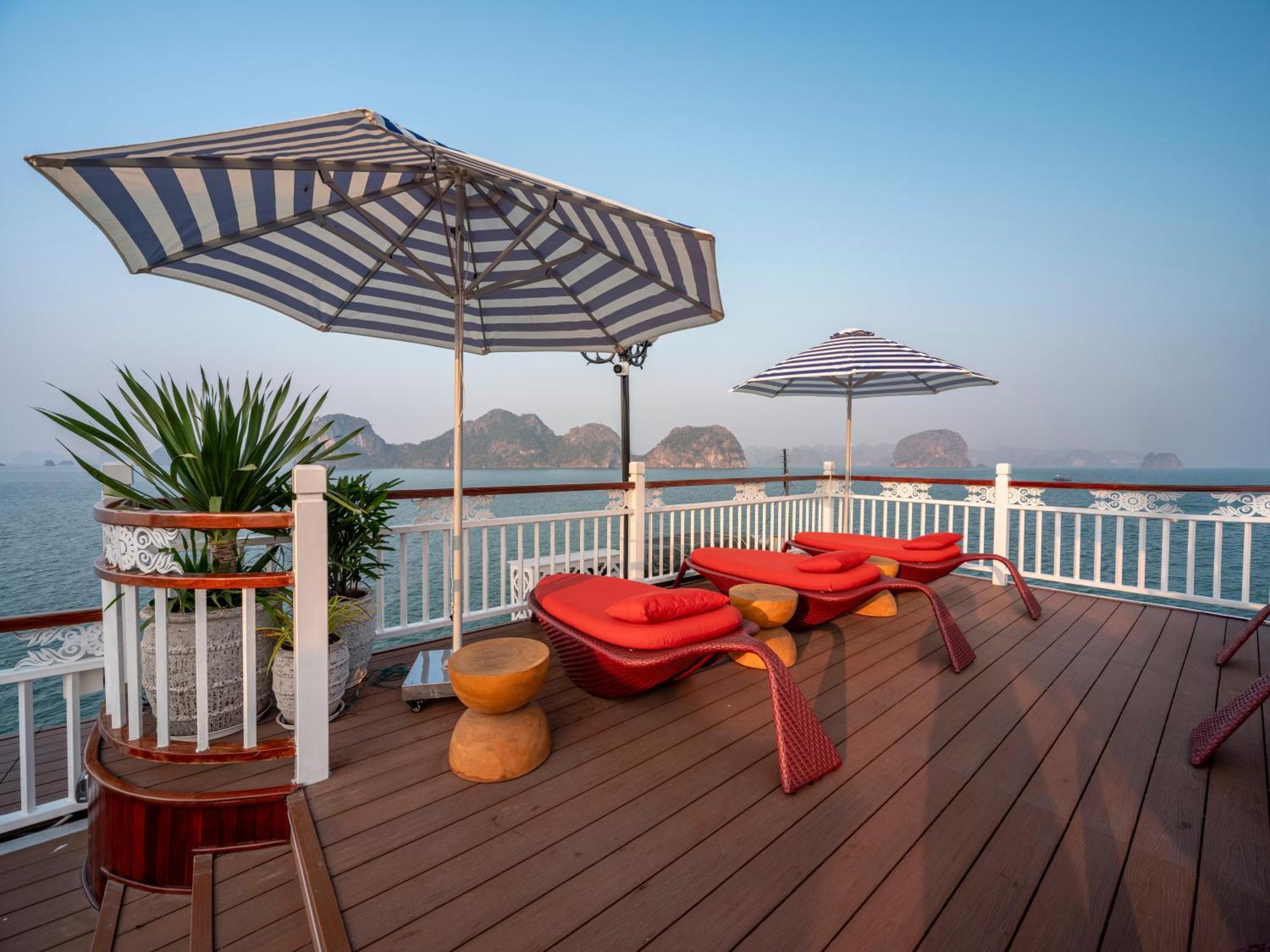 Signature Royal Halong Cruise Ha Long Bagian luar foto