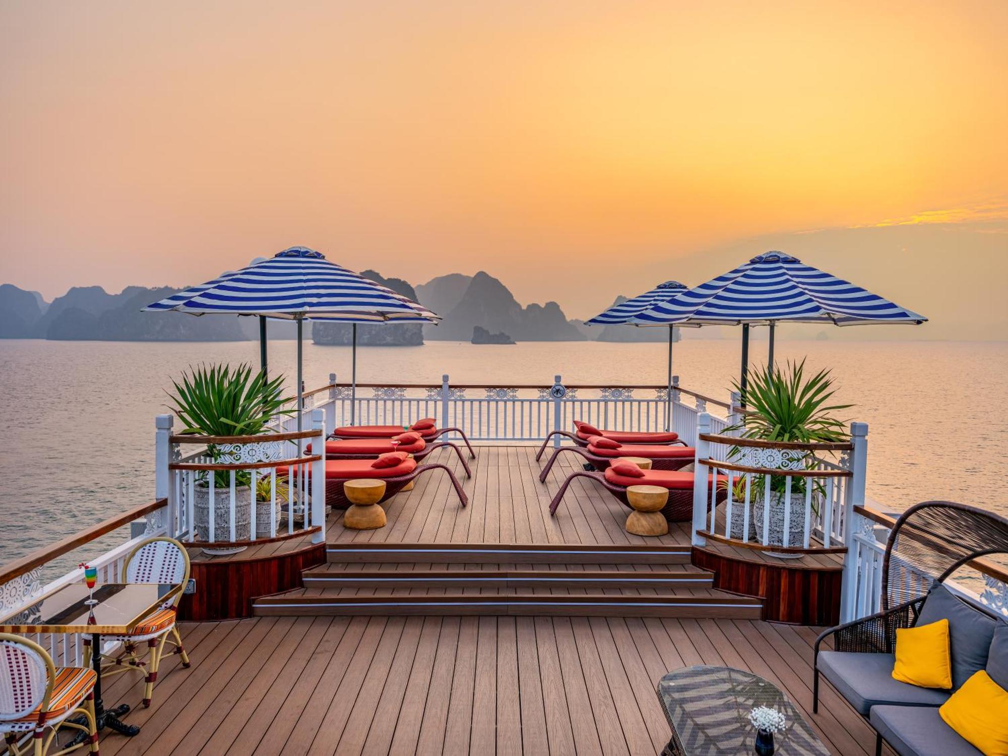 Signature Royal Halong Cruise Ha Long Bagian luar foto
