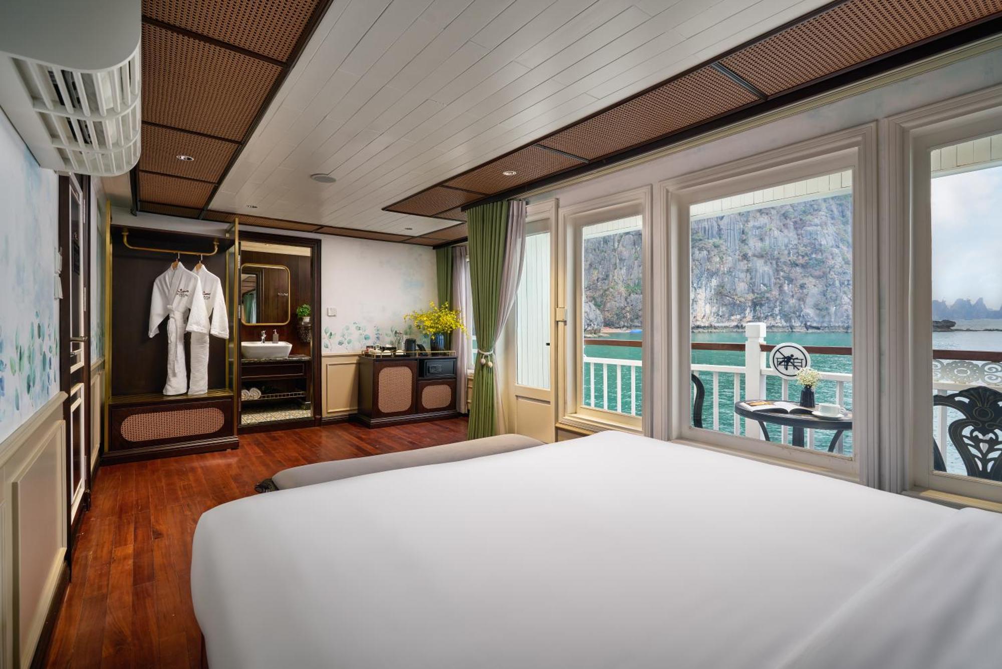 Signature Royal Halong Cruise Ha Long Bagian luar foto