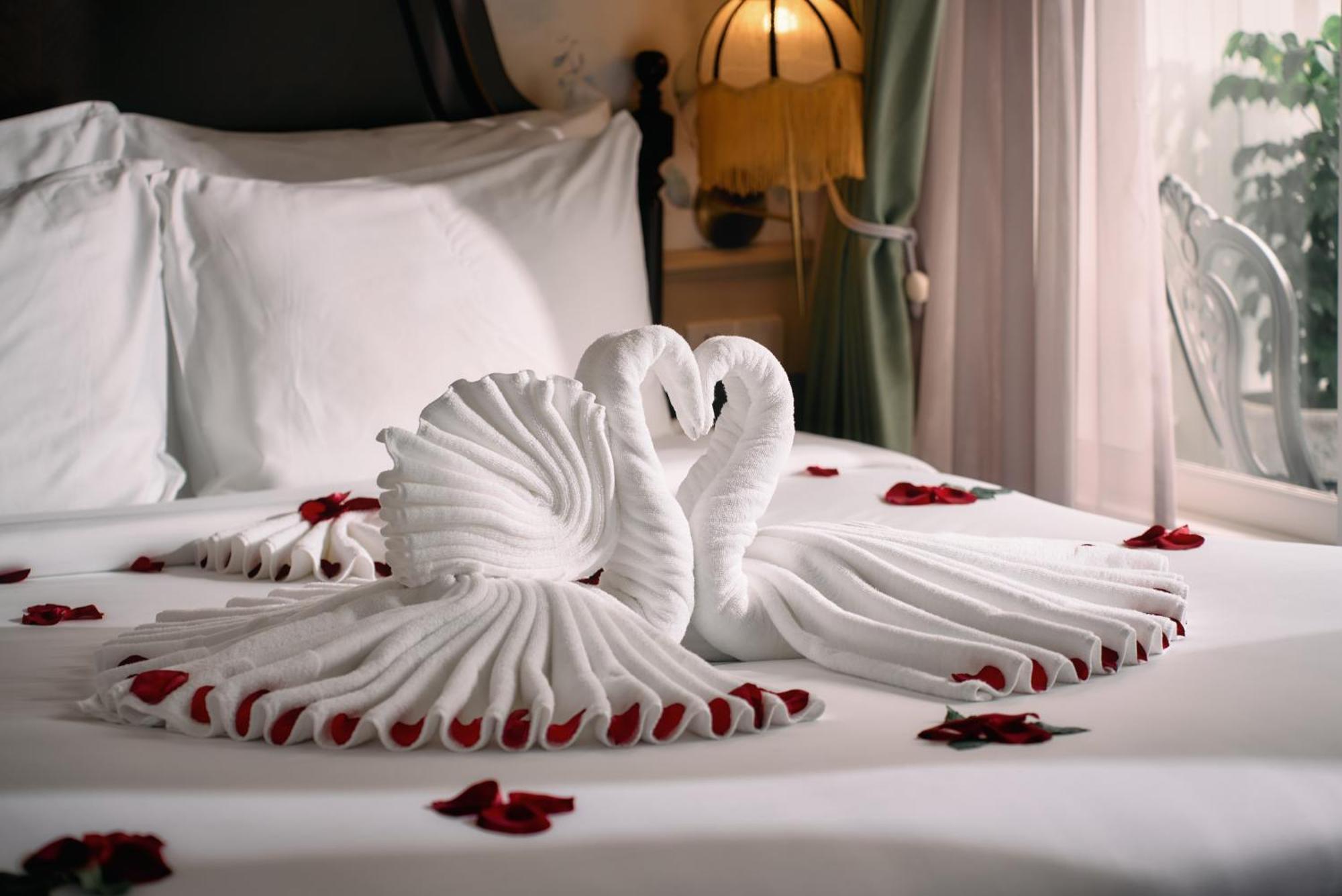 Signature Royal Halong Cruise Ha Long Bagian luar foto