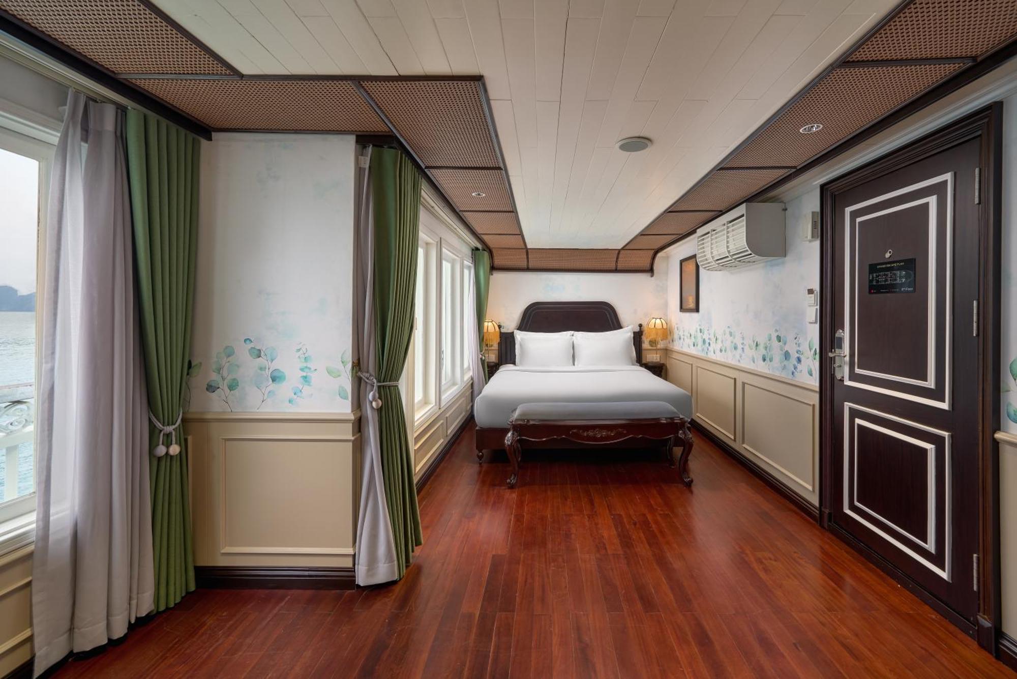 Signature Royal Halong Cruise Ha Long Bagian luar foto