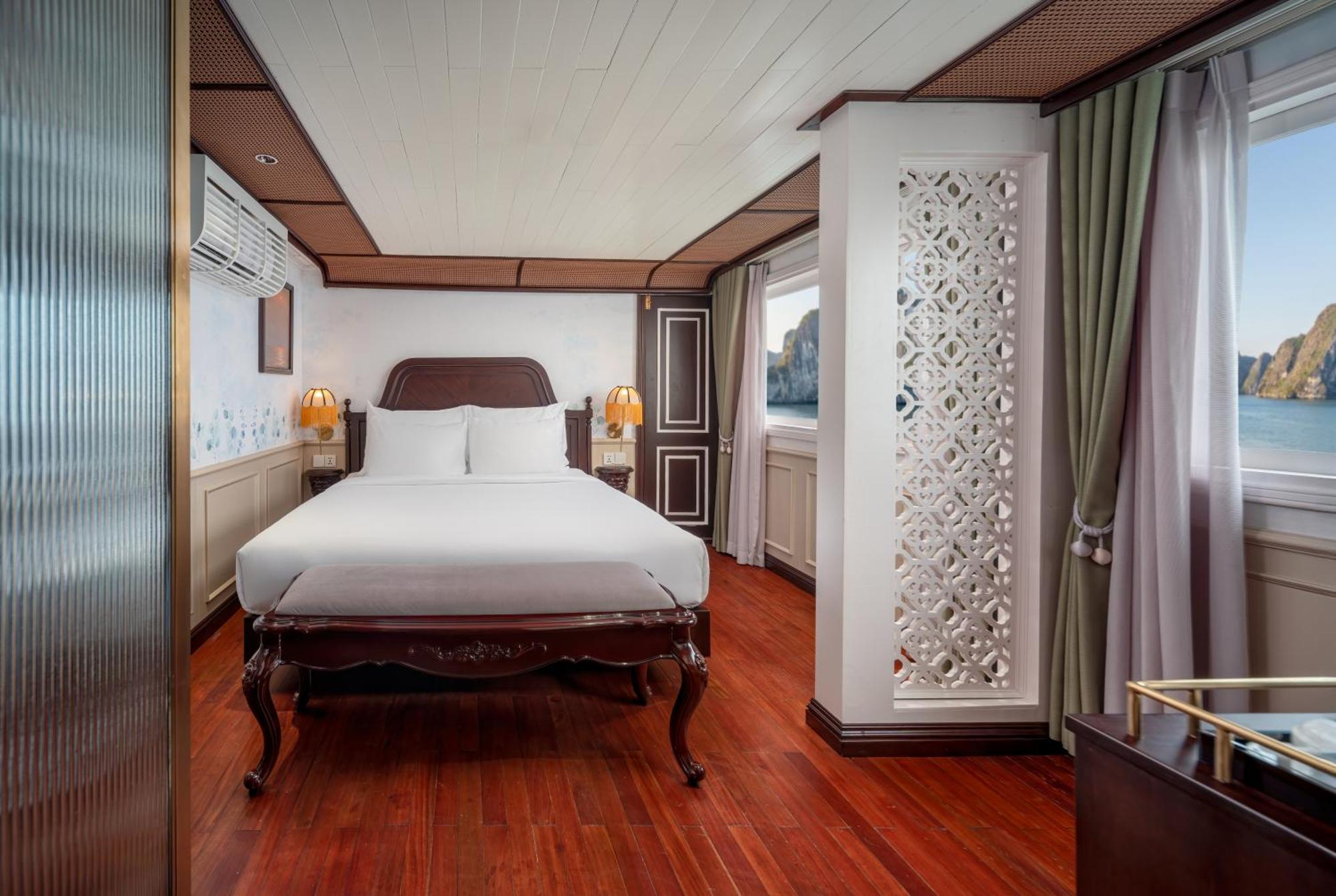 Signature Royal Halong Cruise Ha Long Bagian luar foto