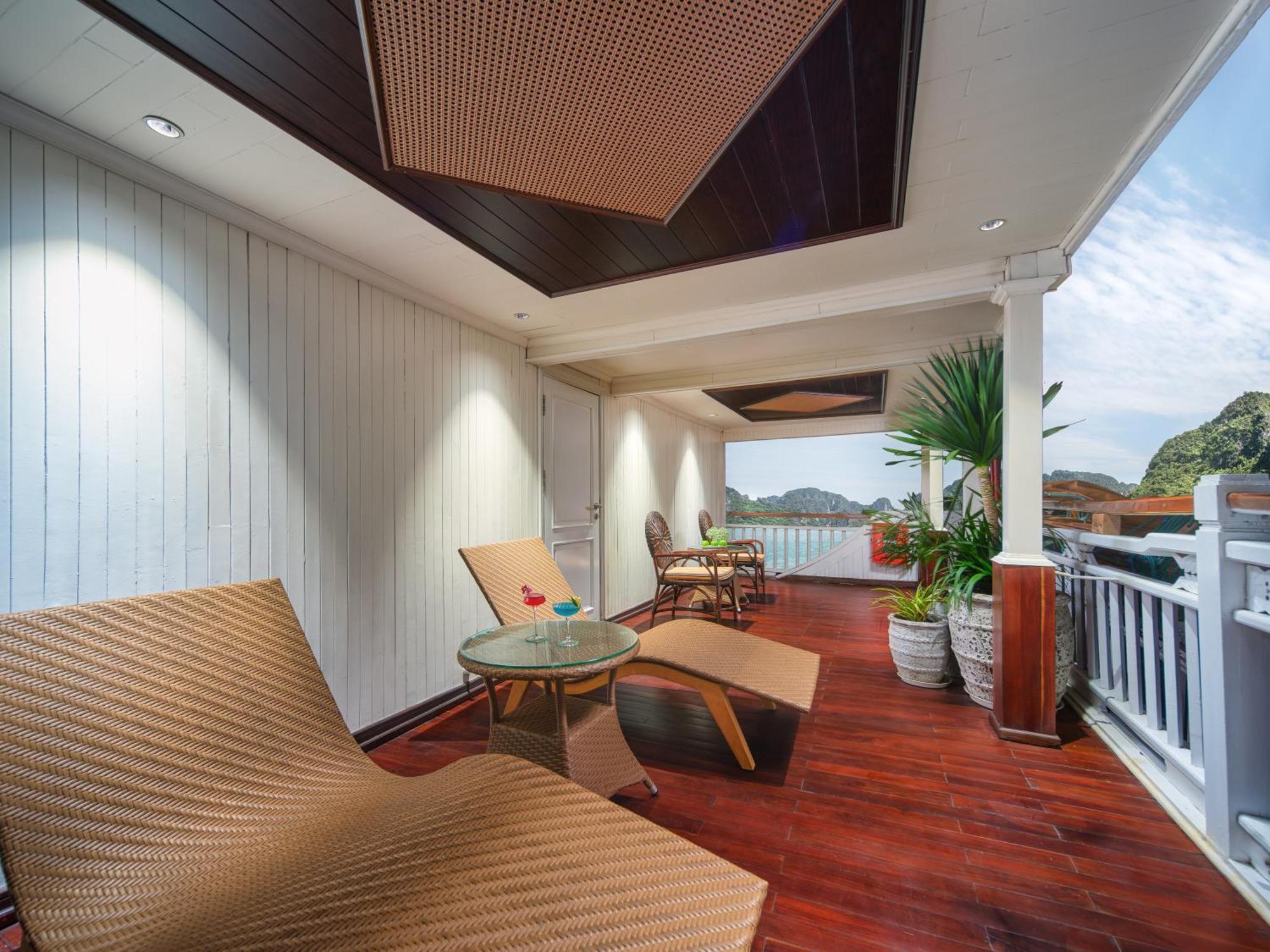 Signature Royal Halong Cruise Ha Long Bagian luar foto