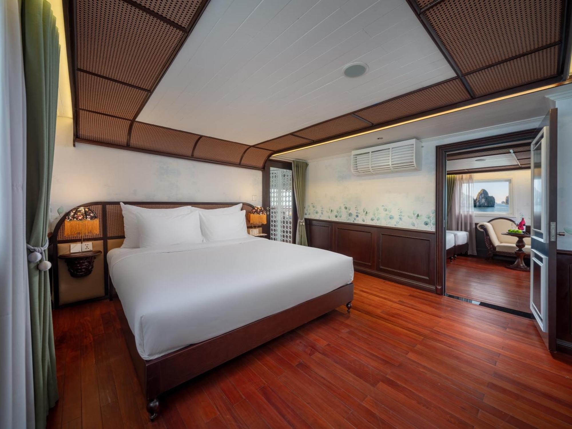 Signature Royal Halong Cruise Ha Long Bagian luar foto