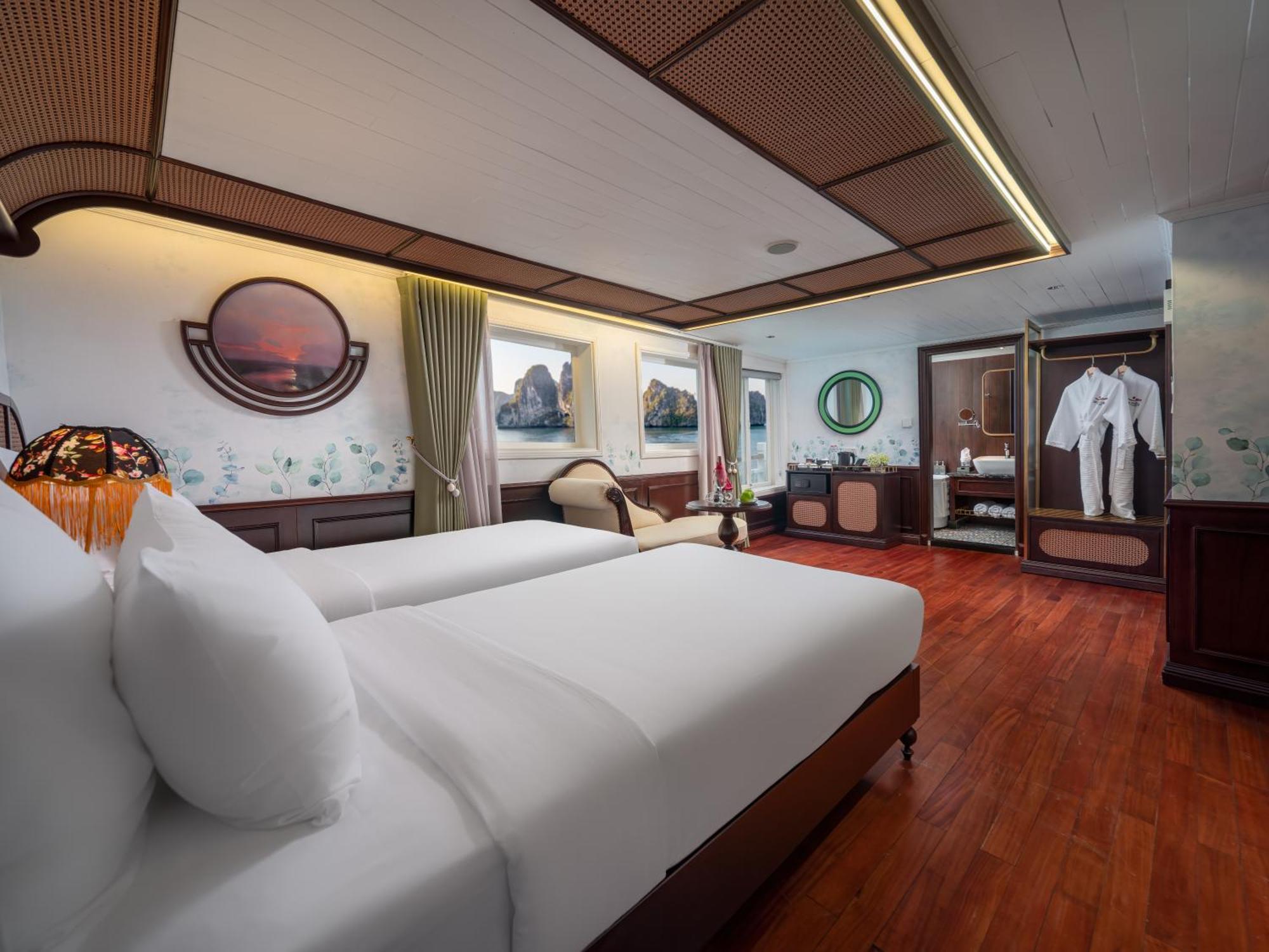 Signature Royal Halong Cruise Ha Long Bagian luar foto