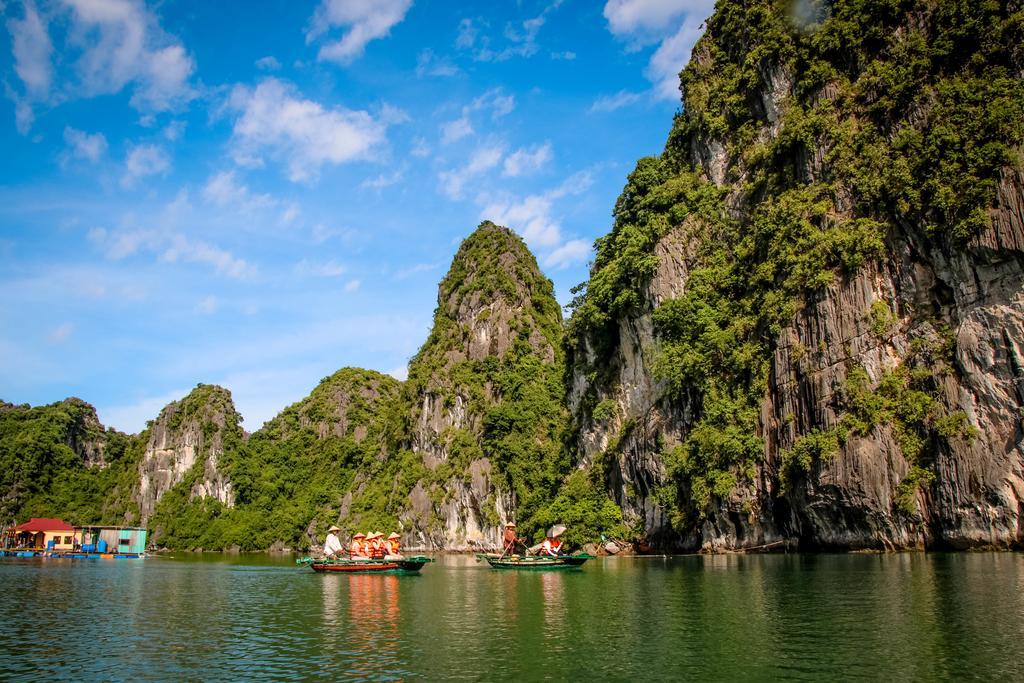Signature Royal Halong Cruise Ha Long Bagian luar foto
