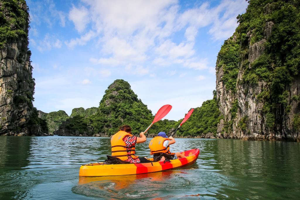 Signature Royal Halong Cruise Ha Long Bagian luar foto