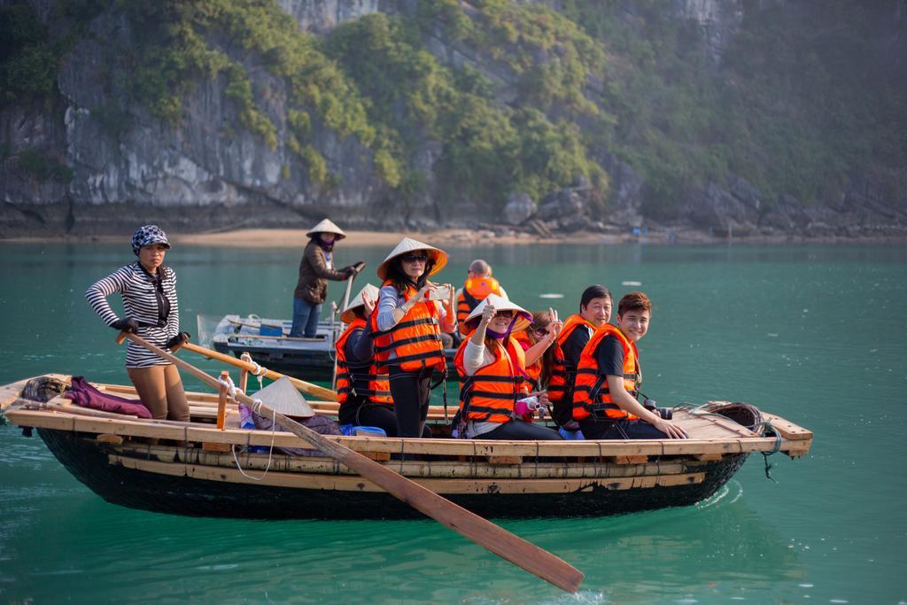 Signature Royal Halong Cruise Ha Long Bagian luar foto